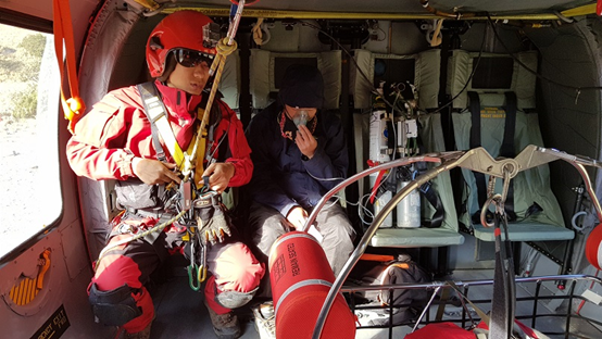 NASC scrambled to rescue a hiker suffering altitude syndromes at the Nanhu cabin(2 photos)
